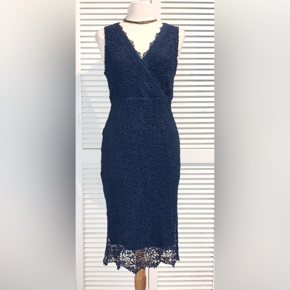 Molly Bracken Lace overlay Midi Blue Dress - Picture 11 of 11